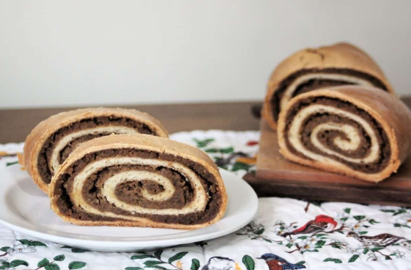 Two Poticas on white plate